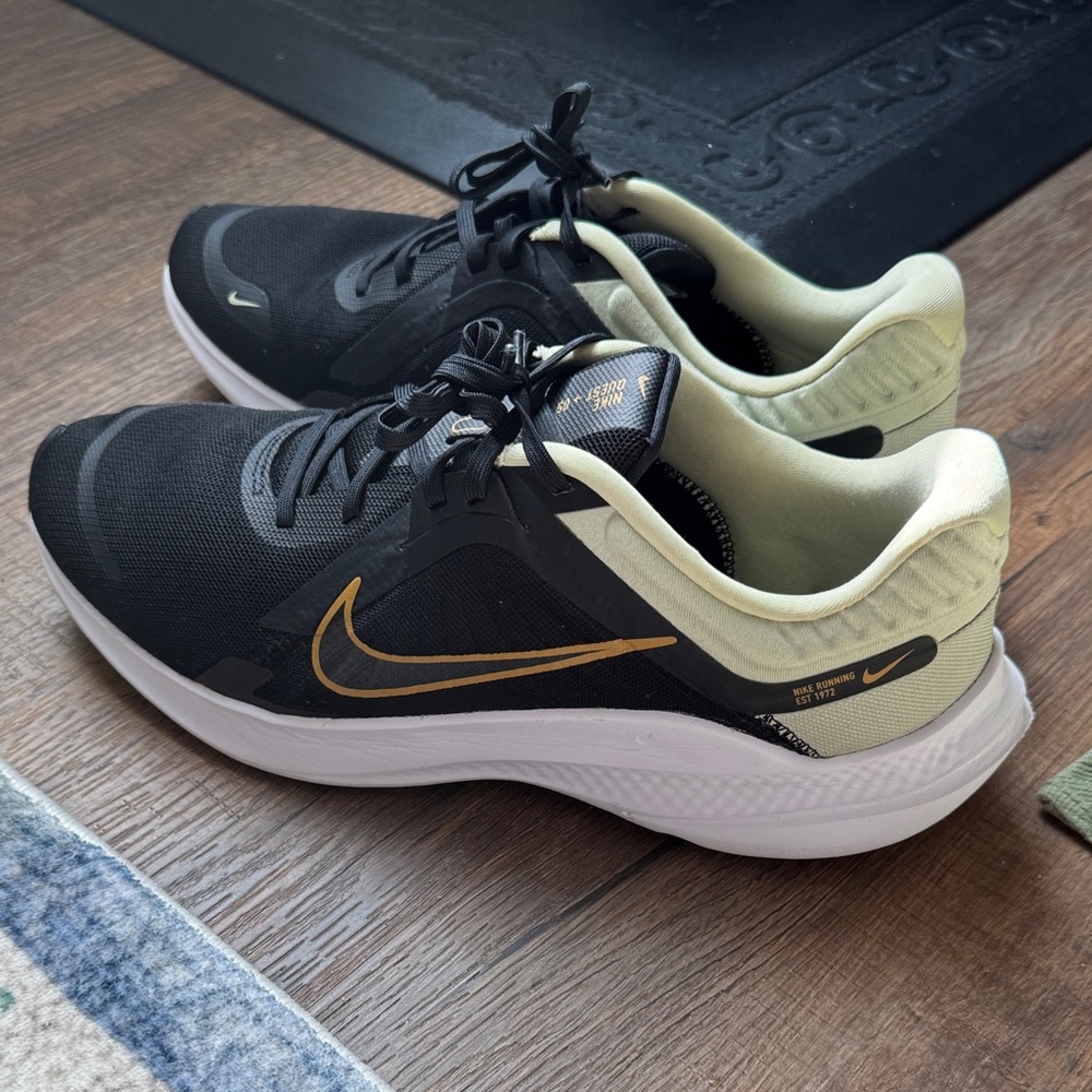 Nike Quest 5 Men's Black and Gold Athletic Shoes